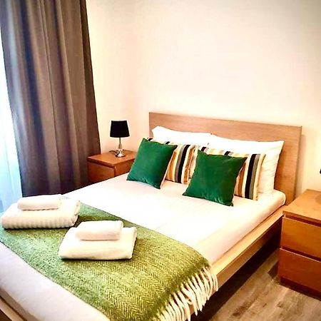 2 Bedroom Serviced Apartment London Bagian luar foto