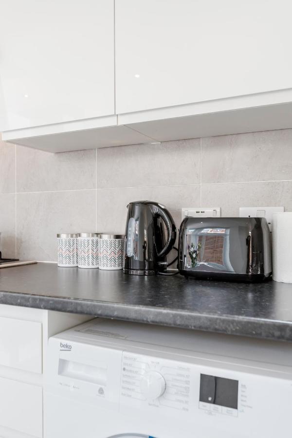 2 Bedroom Serviced Apartment London Bagian luar foto