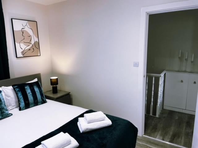 2 Bedroom Serviced Apartment London Bagian luar foto