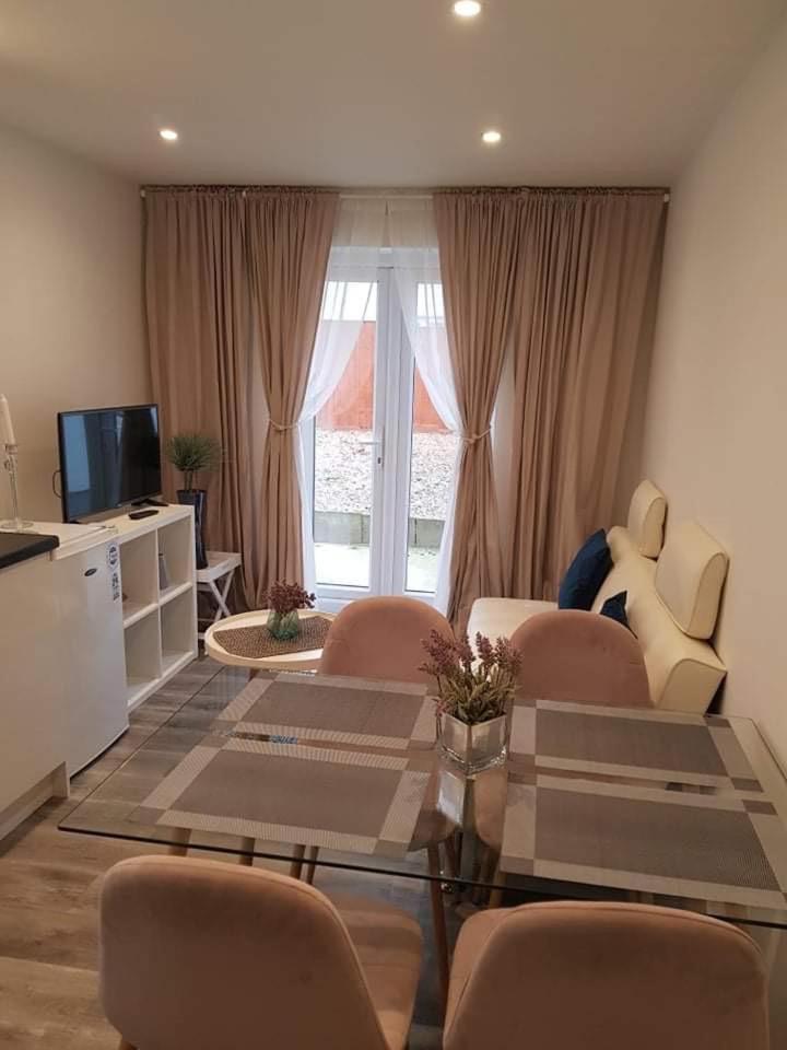 2 Bedroom Serviced Apartment London Bagian luar foto